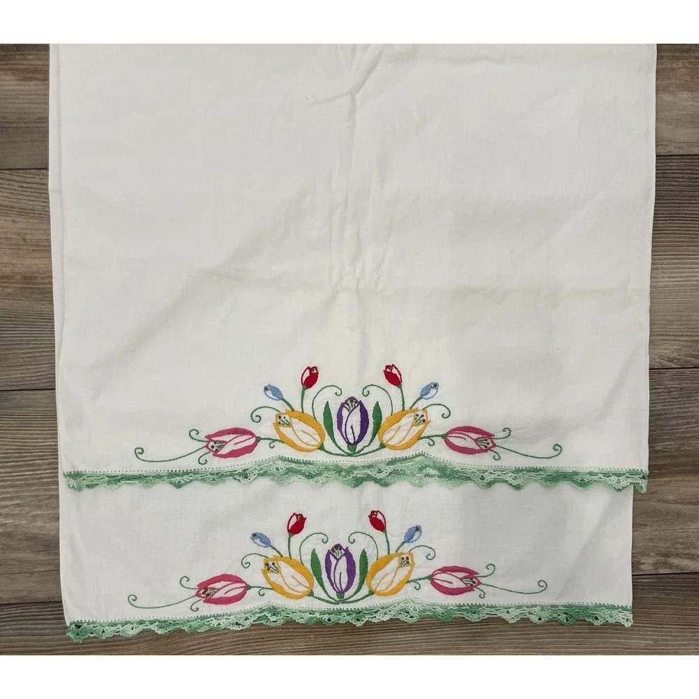 Vtg Embroidered Pillowcases 2 Queen White Cotton Flowers Handstitched‎ Lace